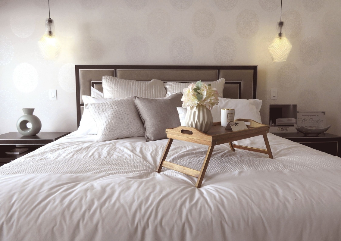 Wie richtet man ein kleines Schlafzimmer in einem Wohnblock ein?