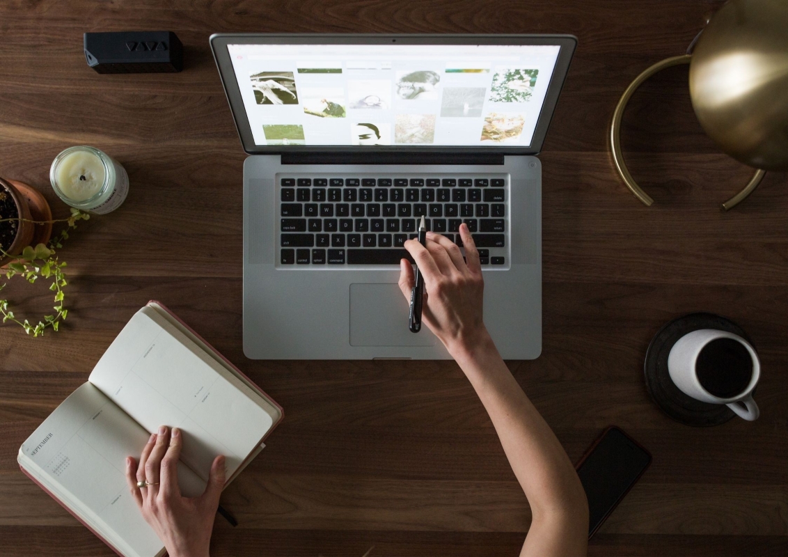 Was ist bei der Auswahl eines Schreibtisches für die Telearbeit zu beachten?