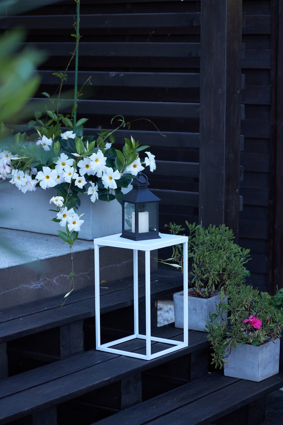 Blumenständer mit Ablage 40 - Inneneinrichtung
