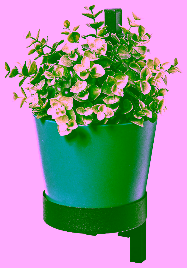 Wandblumenbeet aus Metall. Minimalistischer Blumenhalter